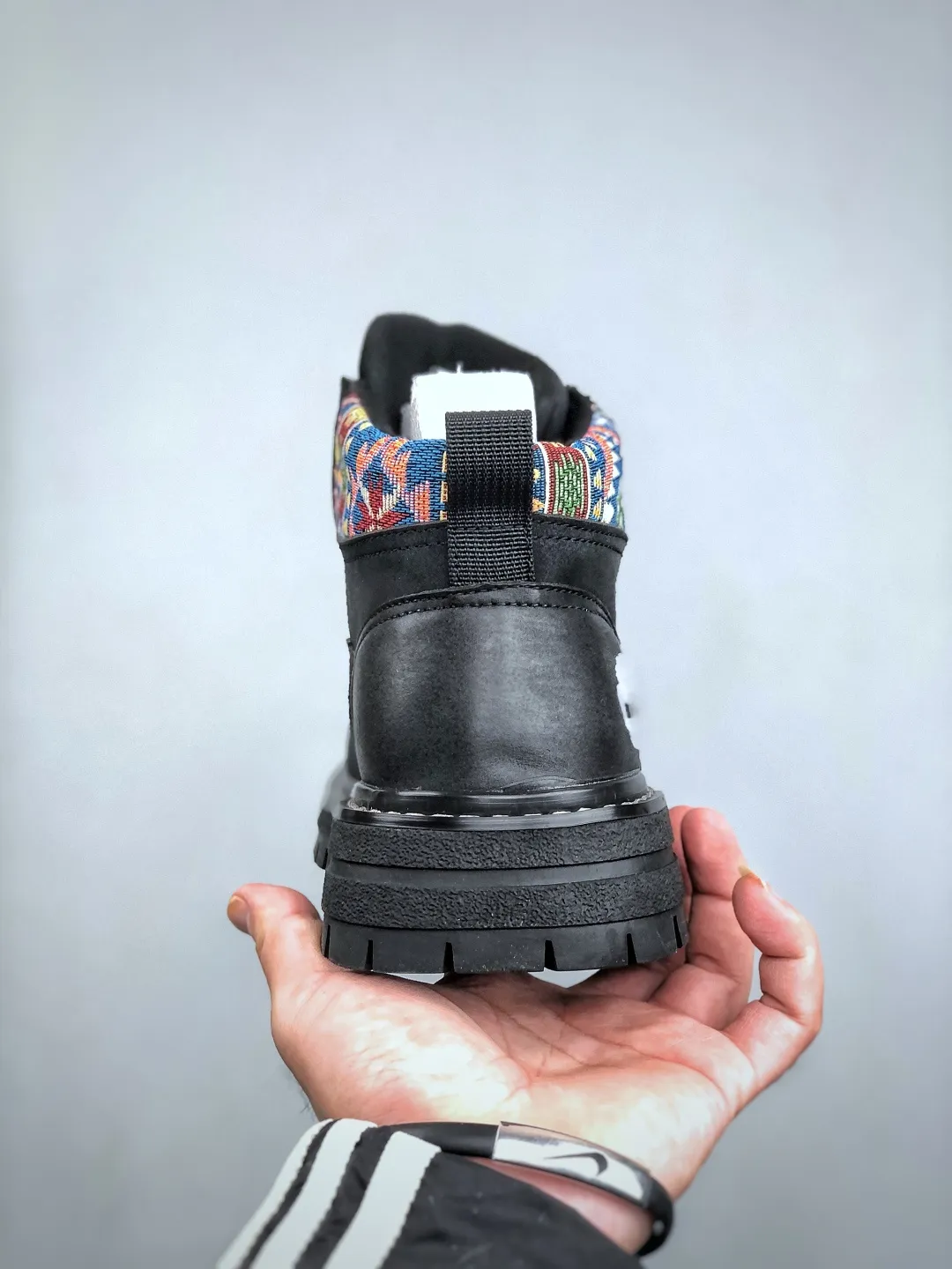 💰520 supports store G Timberland/Timberland classic style 25ss new mid-top classic re-engineering produced by Guangdong factory with new process upgrade autumn and winter new style original box original packaging The fabric is made of hand-grabbed cowhide imported from Italy🇮🇹 with anti-odor and anti-corrosion genuine leather latex insoles to give you a perfect wearing experience quality and durable, a must-have for sportsmen, specializes in not looking handsome, high-quality and first-class foot feel The full set of official website unified packaging, specially designed for cold protection and outdoor use this winter, suitable for daily matching. Size: 39 40 41 42 43 44